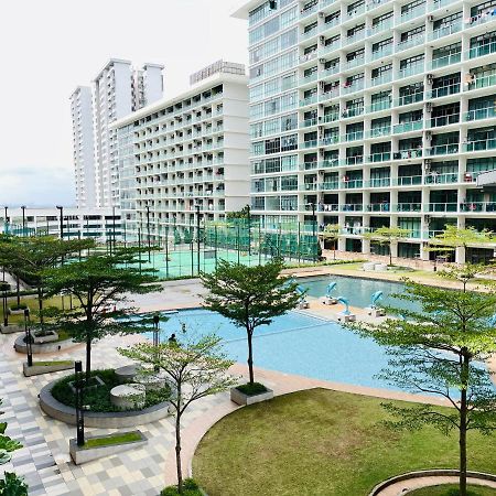 Palazio Mount Austin 2Br Studio Pool View With Tv Box-3 Plus 1 Pax C2-07 Джохор-Бару Екстер'єр фото