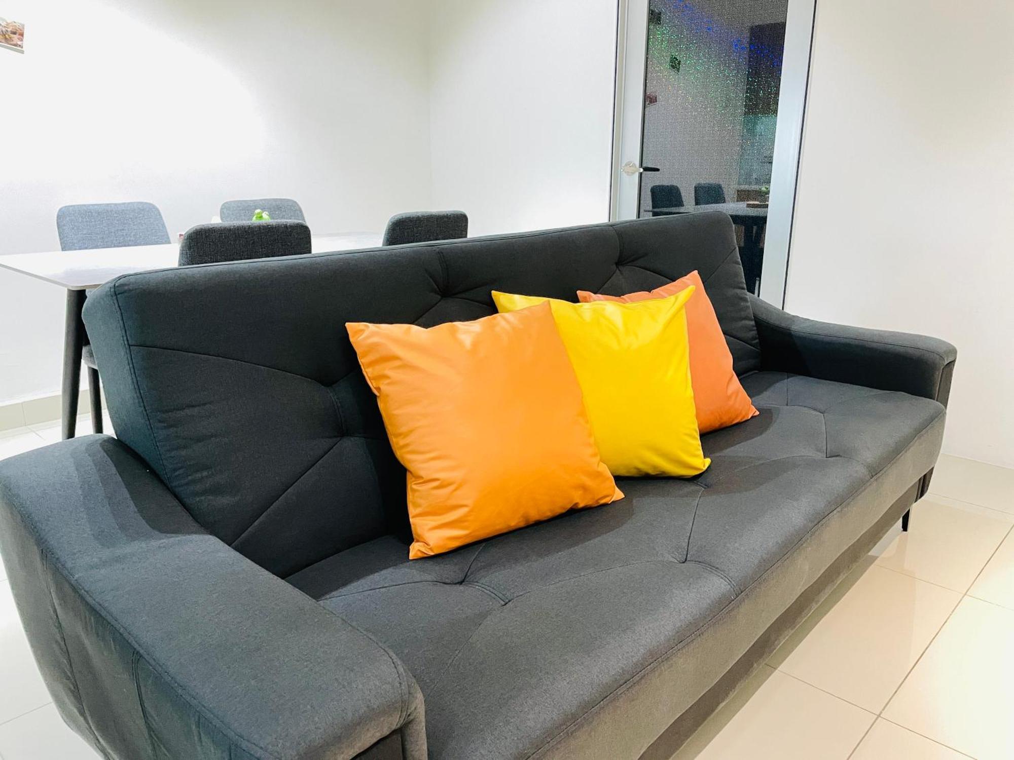 Palazio Mount Austin 2Br Studio Pool View With Tv Box-3 Plus 1 Pax C2-07 Джохор-Бару Екстер'єр фото