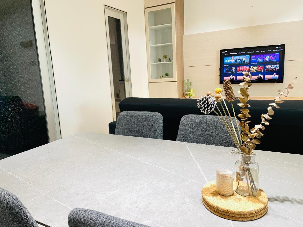 Palazio Mount Austin 2Br Studio Pool View With Tv Box-3 Plus 1 Pax C2-07 Джохор-Бару Екстер'єр фото