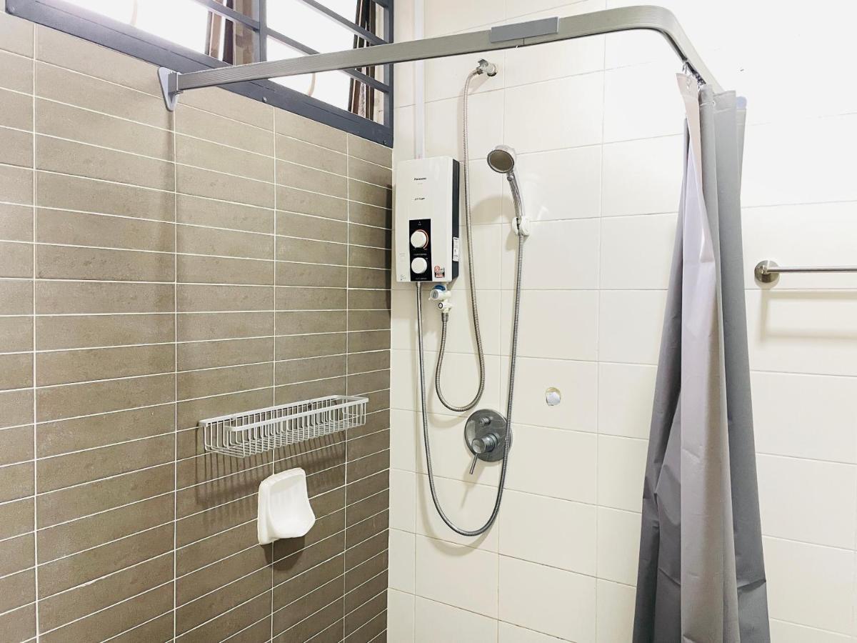 Palazio Mount Austin 2Br Studio Pool View With Tv Box-3 Plus 1 Pax C2-07 Джохор-Бару Екстер'єр фото