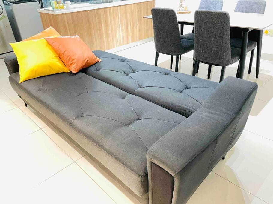 Palazio Mount Austin 2Br Studio Pool View With Tv Box-3 Plus 1 Pax C2-07 Джохор-Бару Екстер'єр фото