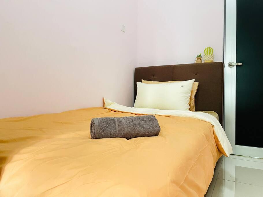 Palazio Mount Austin 2Br Studio Pool View With Tv Box-3 Plus 1 Pax C2-07 Джохор-Бару Екстер'єр фото